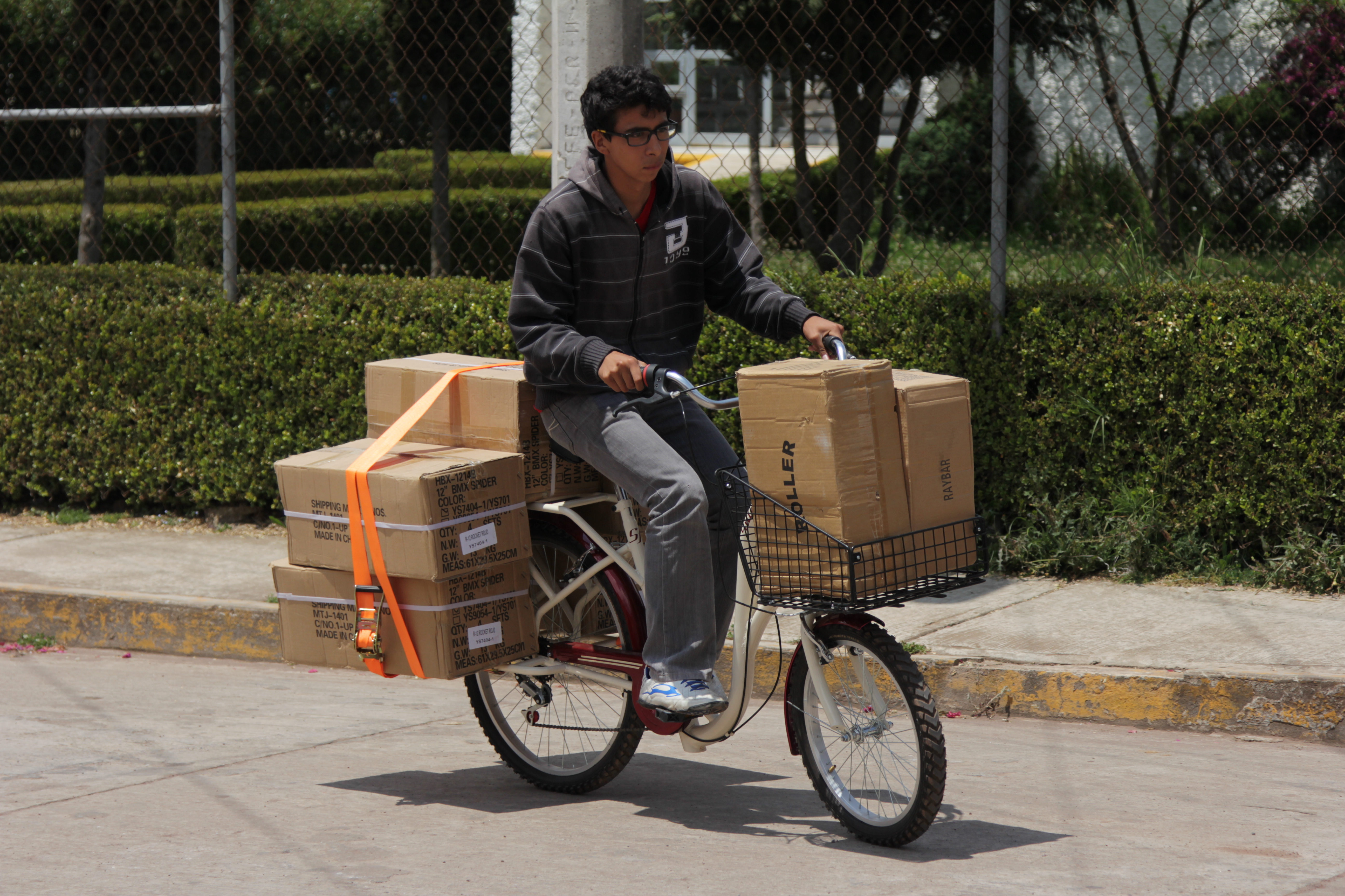 Bicicleta_de_carga_con_cajas