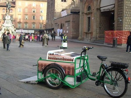 Ecco il Triciclo Pulizia Strade a Bologna per servizi ecologici\\n\\n30/11/2016 22.19